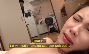 Con bé thèm quá kìa có anh nào giúp con bé không?