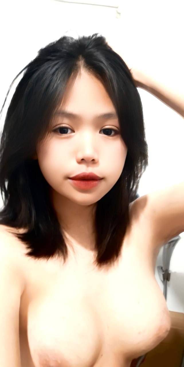 Em nhân viên văn phòng tốt bụng bị cấp trên lợi dụng để dí… ở kho